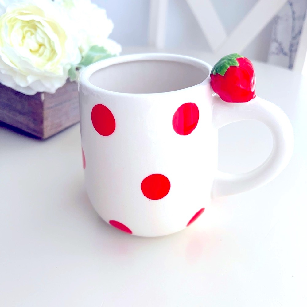 🖤STRAWBERRY MUG